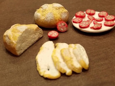 Comida miniatura,pan redondo.miniature food, round bread