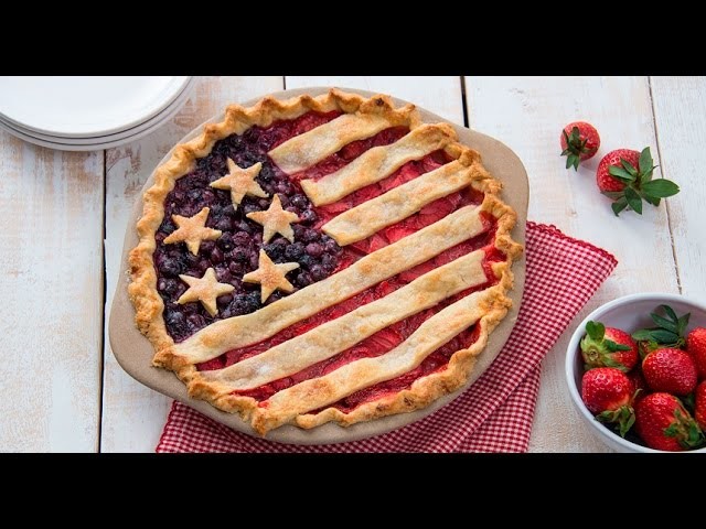 How to Make an American Flag Pie - Strawberry Blueberry USA Pie Recipe | RadaCutlery.com