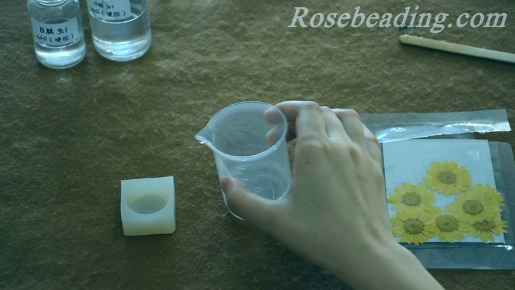 How to Make pressed flower cabochon by silicone mould tutorial