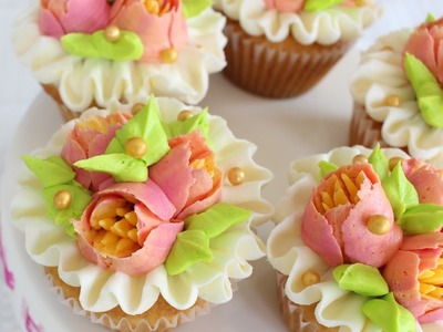 Multicolored flowers with your Russian Piping tips - How to decorate cupcakes with Russian tips