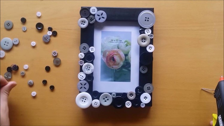 DIY Photo frame with buttons