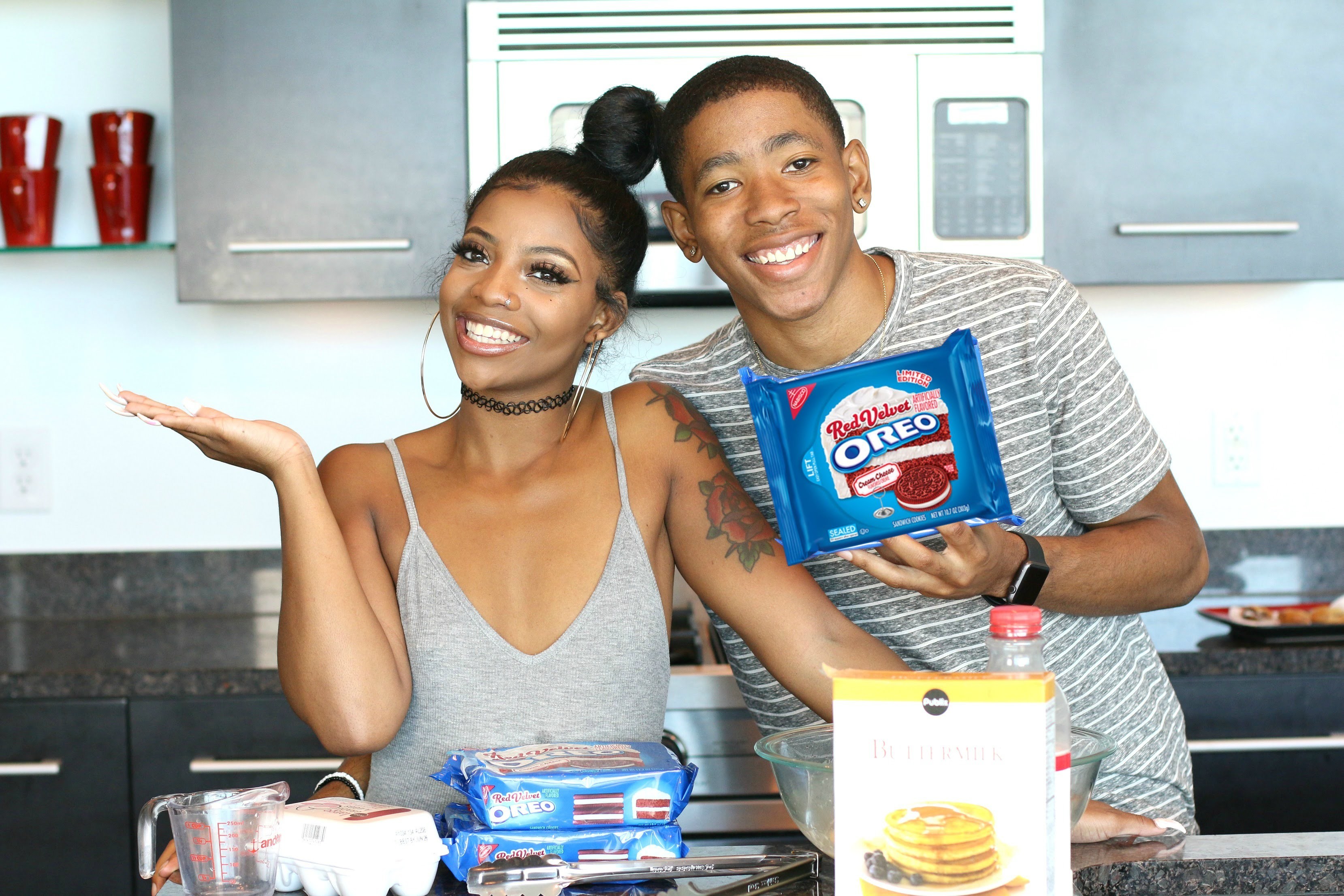COOKING WITH DK4L, HOW TO MAKE FRIED RED VELVET OREOS 