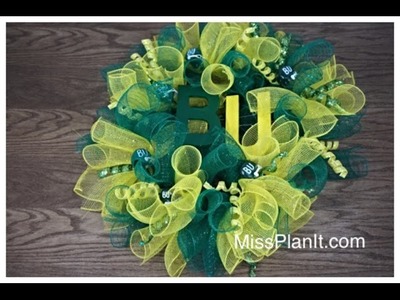 DIY: Quick Tip Geo Mesh School Spirit Wreath for Under $25!
