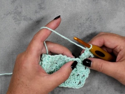3-double crochet Cluster Stitch Right-Handed
