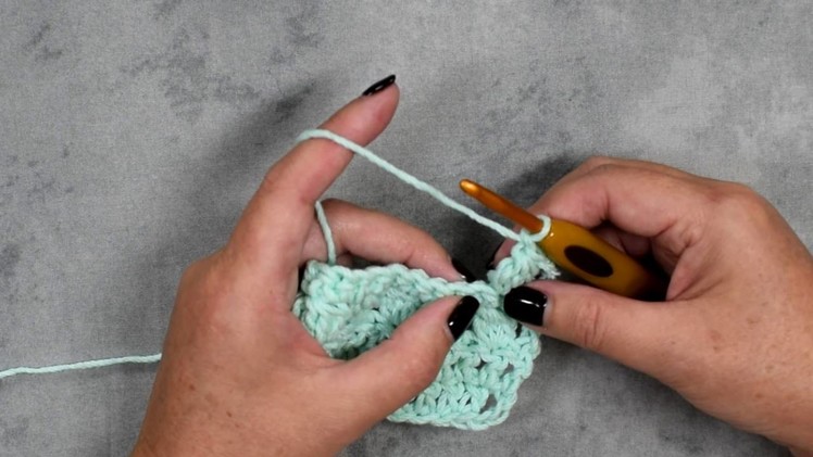 3-double crochet Cluster Stitch Right-Handed