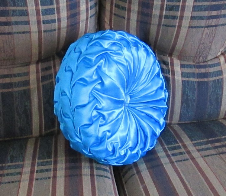 DIY Canadian smocked round cushion
