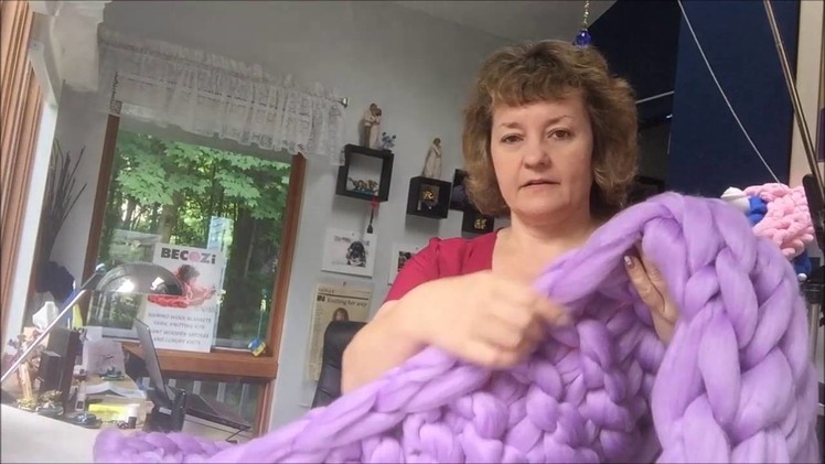 How to arm knit a blanket. Make a simple knot.Add another color with BeCozi