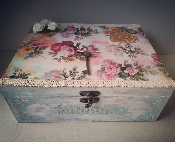 How to decor a vintage wooden box with decoupage and chalk paint