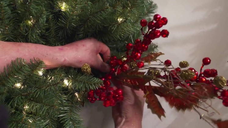 Masterclass 02: How to decorate a wreath: Adding branches
