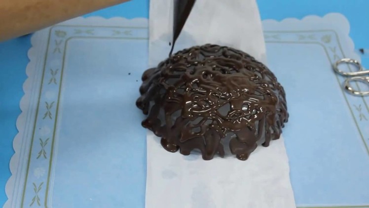 How to make an easy chocolate bowl with an ice