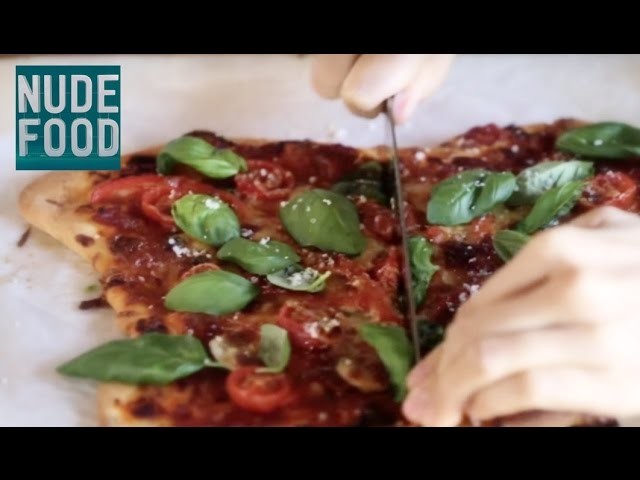 How to make HOMEMADE PIZZA! Classic and simple.
