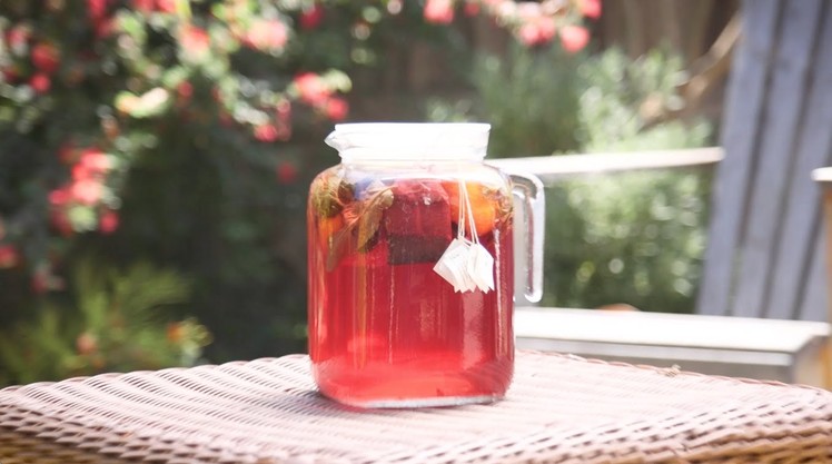 How to Make a DIY Hibiscus Sun Tea!