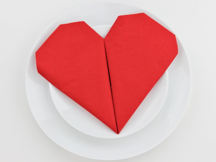 How to fold a napkin into a heart - Easy Tutorial - DIY