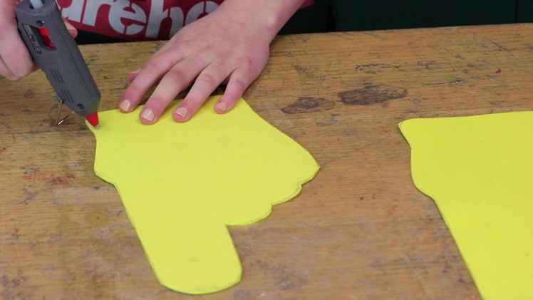How to make a sports foam finger - DIY at Bunnings