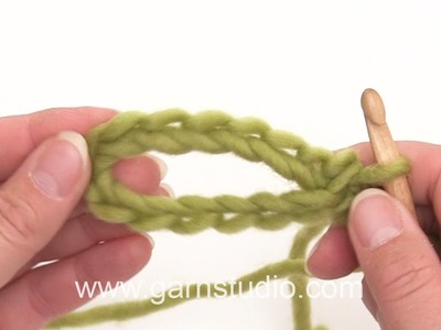 DROPS Crocheting Tutorial: How to avoid twists in your starting chain