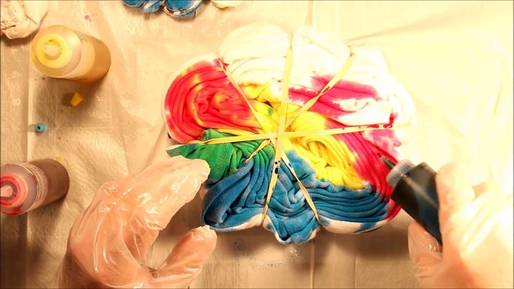 Review: Tulip Tie Fabric Dye Kit, Classic - DIY Swirly Tie-Dye T-Shirts | How To | Tutorial