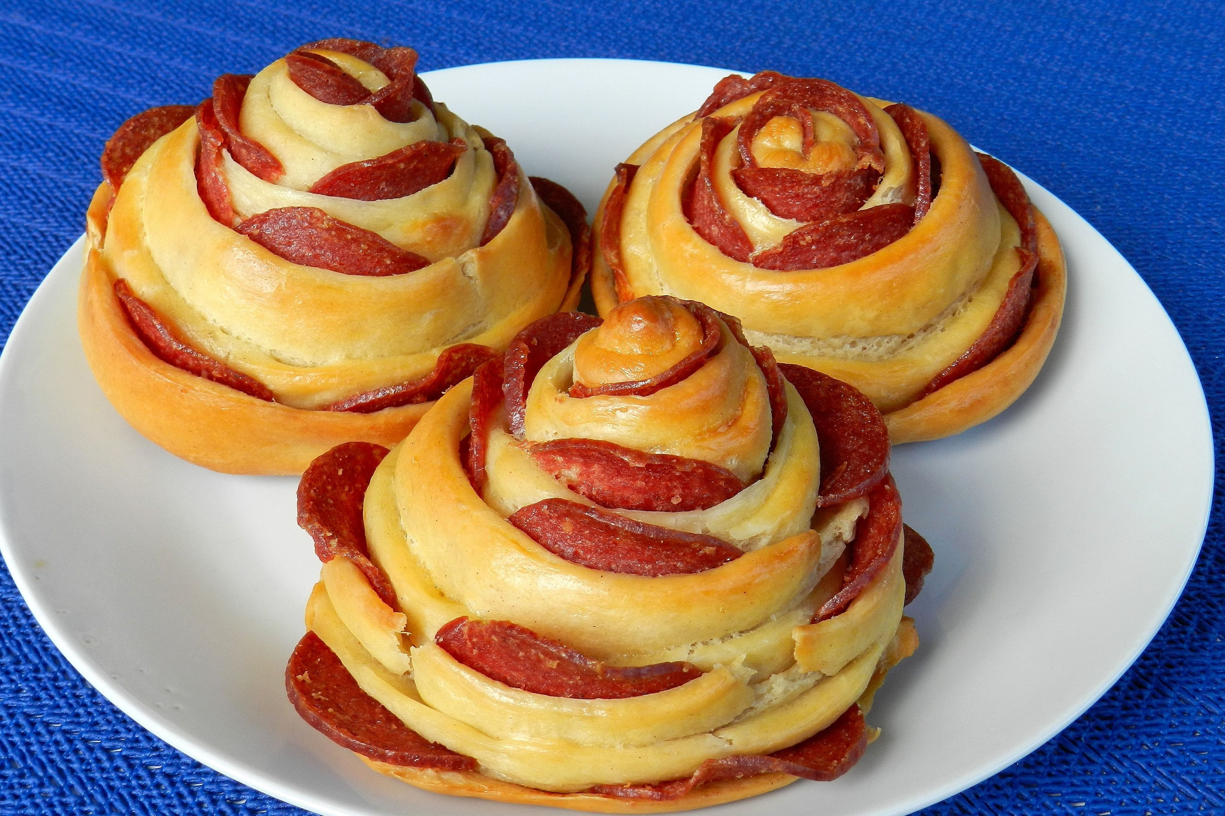 Блинные булочки. How to make a bun. Salami in buns.