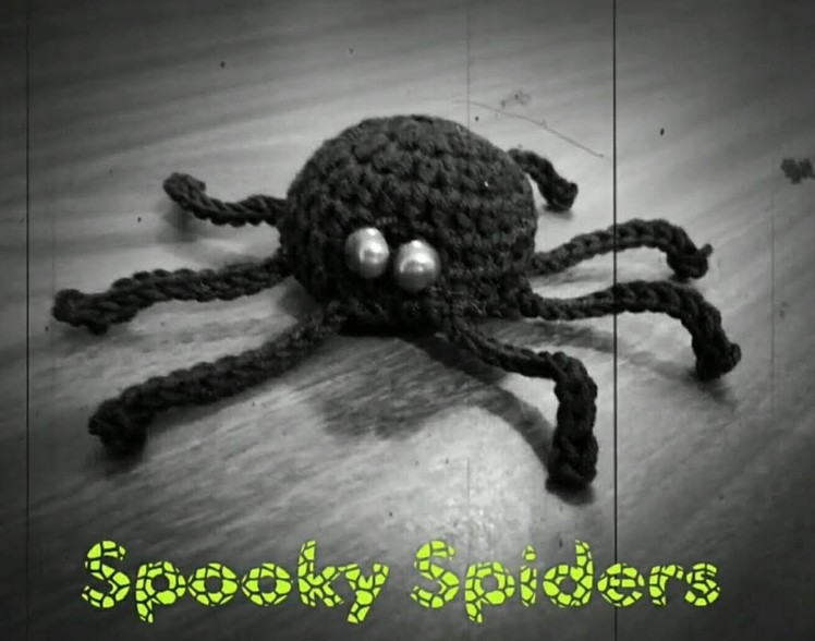 Halloween Spooky Spiders Crochet Treat Bags & Decor FREE Pattern!