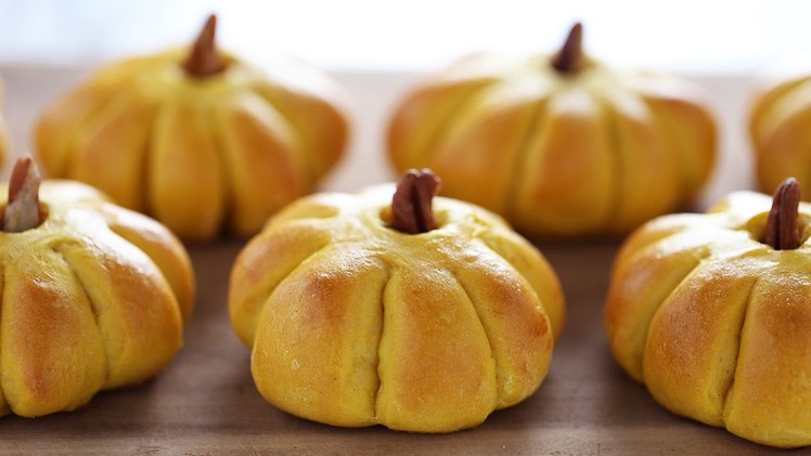 How to Make Pumpkin Bread Rolls (TONS of bread baking tips!)