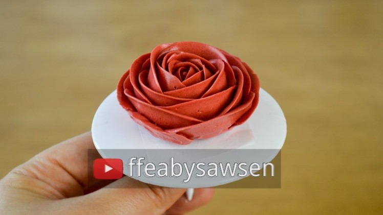 How to pipe the perfect buttercream roses - buttercream rose flower cake decorating tutorial