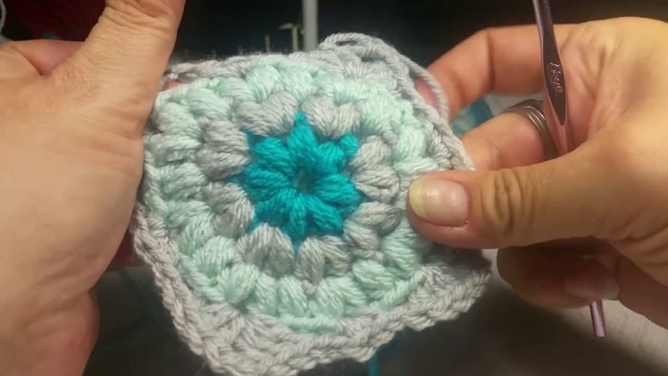 Triple Puff Granny Square tutorial. Pattern by Eline Alcocer