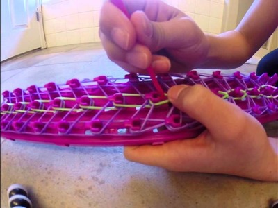 How to make a Zippy-Chain Bracelet on a Crazy Loom with Loomin' Ella