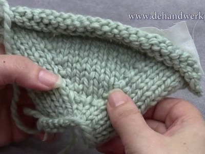 Breien: meerderen, Meerdering door steek dubbel breien (recht). Increase by double stitch (knit)