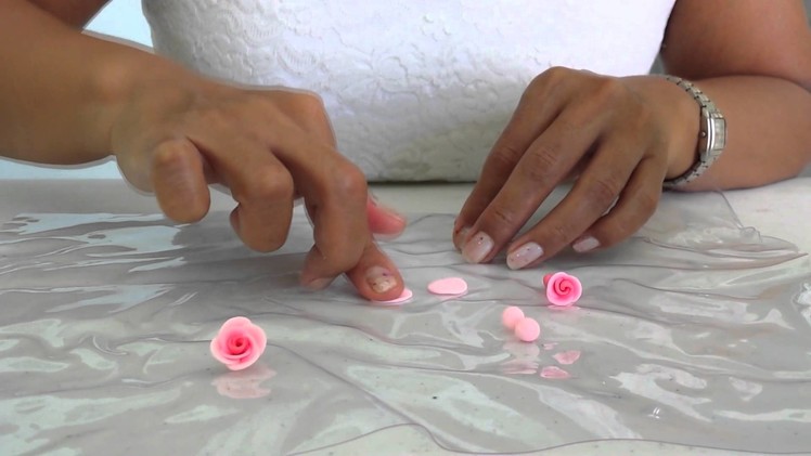 How to make a Rose and Flowers with cold porcelain|| Como hacer una Rosa y Flores en porcelana fria