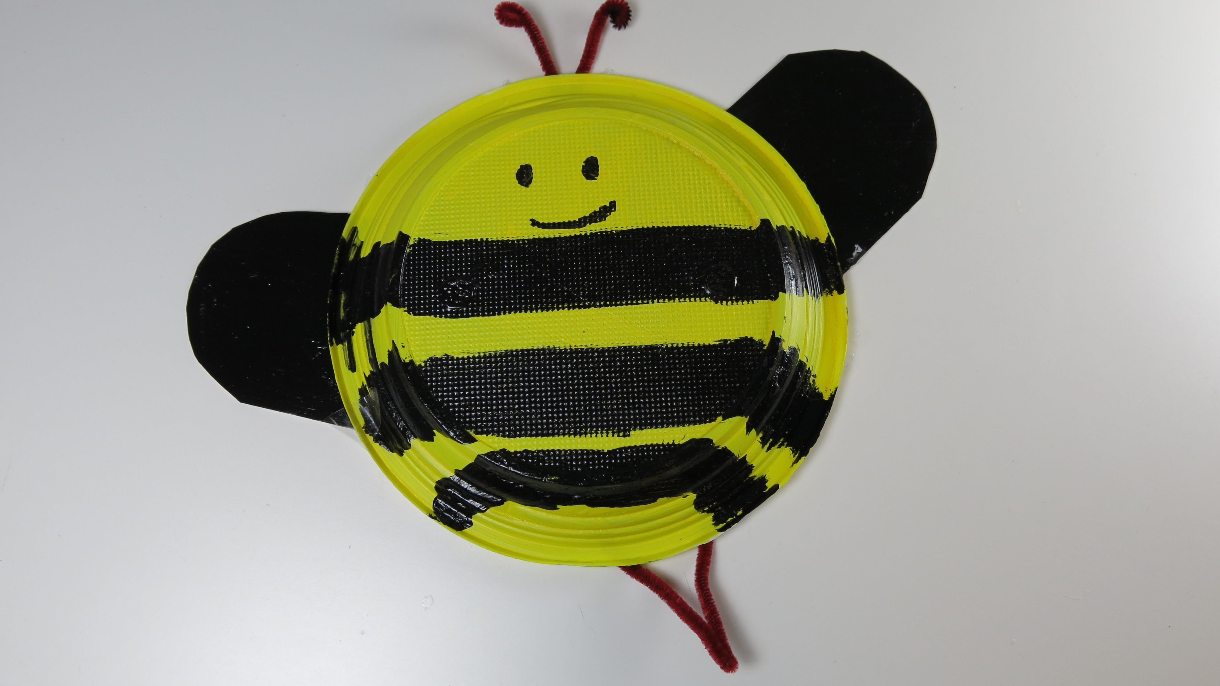 DIY Plastic Plate Bumble Bee. Easy Crafts from Recycled., My Crafts and