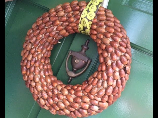 How to make an autumn wreath with nuts and acorns