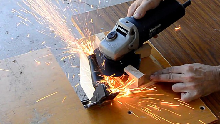 Angle grinder flat cut-off jig