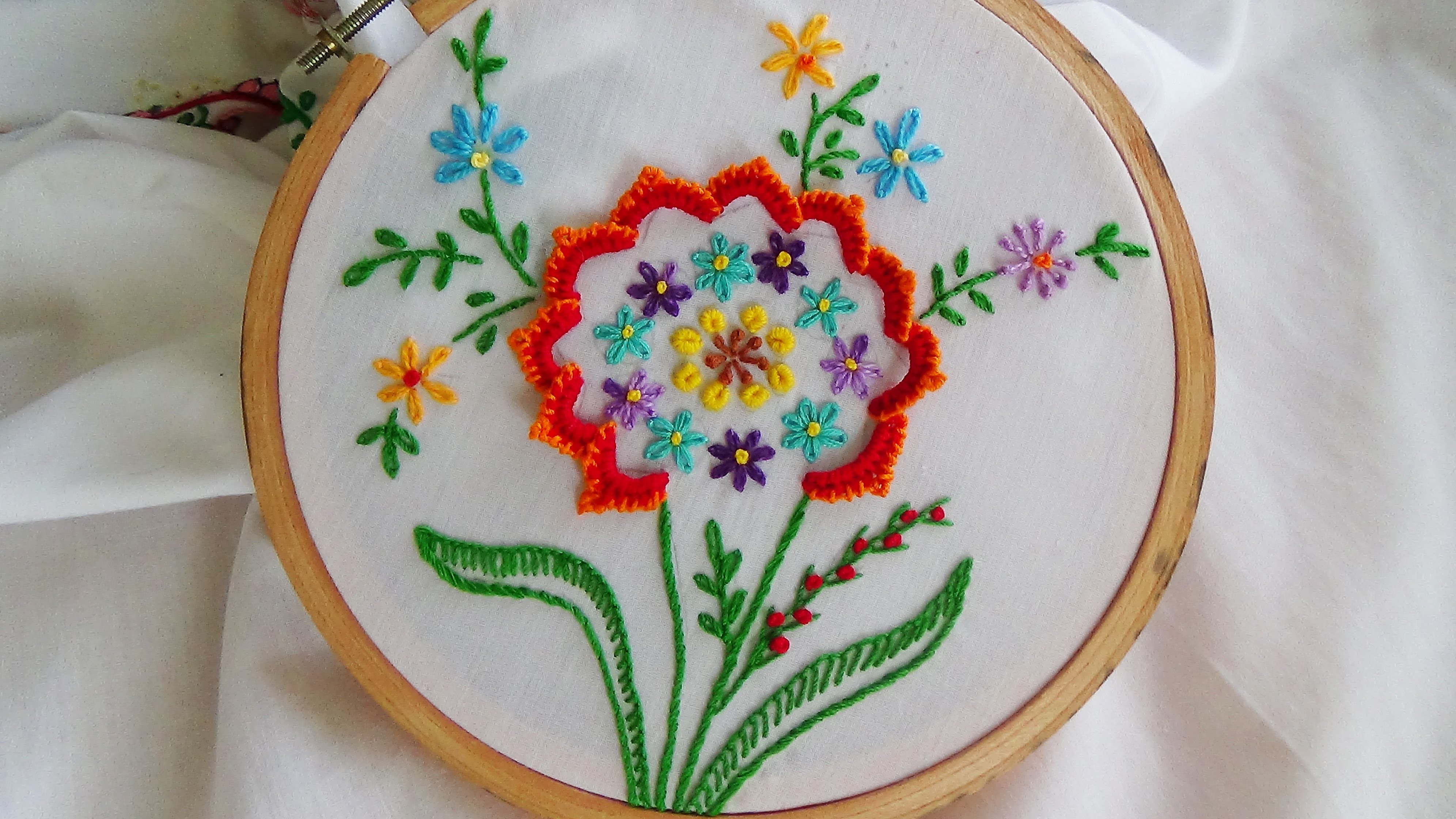 Вышивка видео. Вышивка цветы button. Hand Embroidery of Flower with buttonhole. Embroidery Eyelets. Amazing hand Embroidery Flower making.