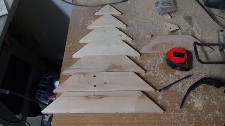 How to make a pallet Christmas Tree