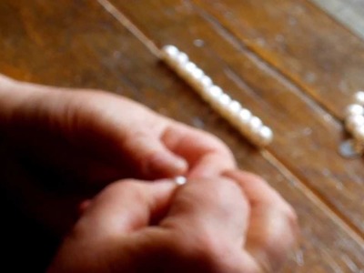 Making a Simple Stretchy Pearl Bracelet