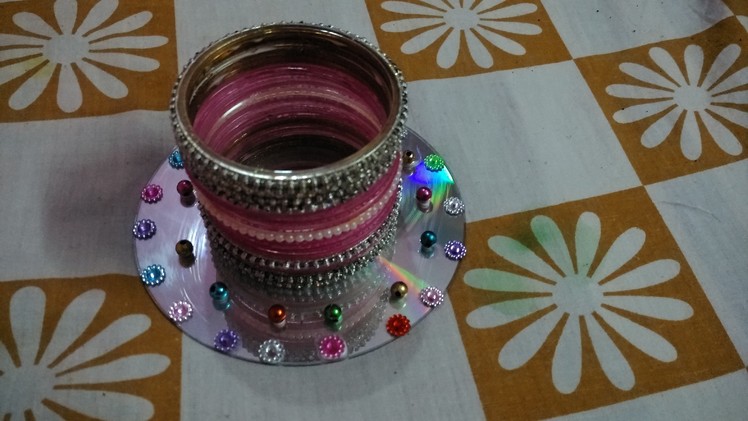 Fabulous pen holder using bangles and waste CD. Superb video