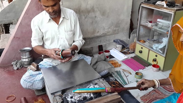 Lacquer Bangle maker in Churu Town of Rajasthan, INDIA