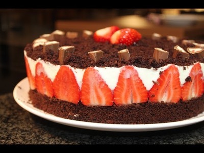 Erdbeer-Schoko-Torte mit Joghurt-Creme. Chocolate Cake with Strawberries and Jogurt Filling