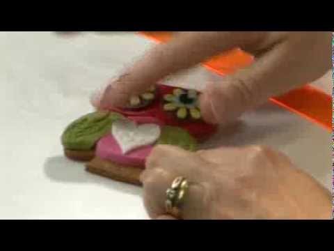 How to decorate owl cookies -  from Lindy Smith's 'Creative colour for cake decorating' book