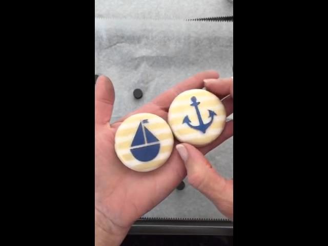 PERISCOPE replay: Airbrushing color on after you're stenciled with royal icing.