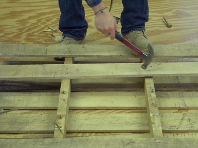 How to EASILY and QUICKLY take apart a pallet!