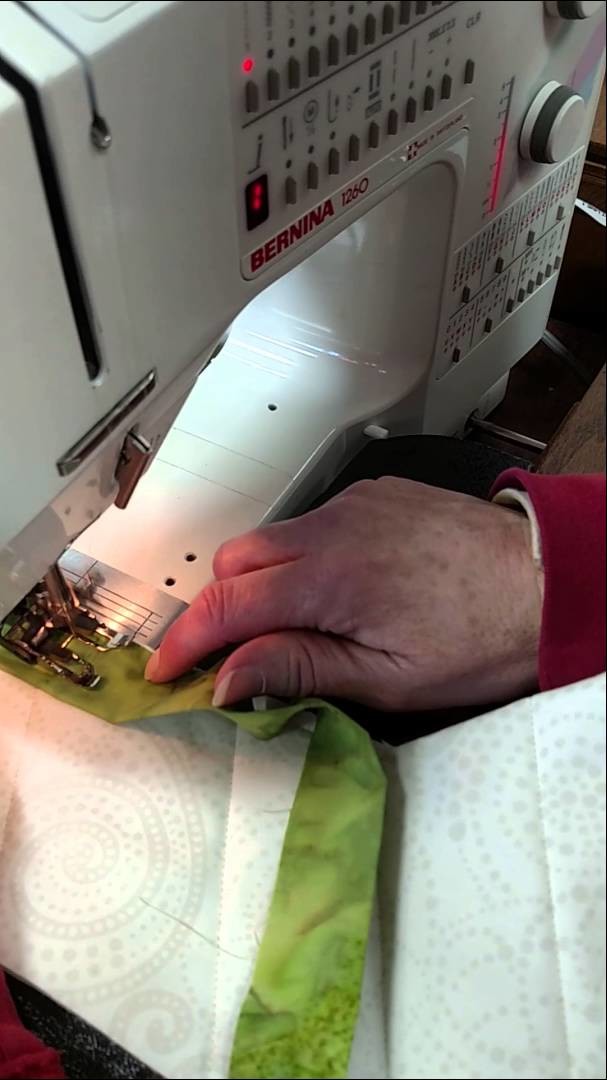 Quilting Tutorial - How to create Inverted Mitered Corners with Judy Niemeyer