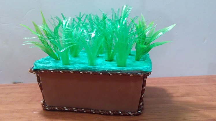DIY Crafts - Recycling Ideas - How to Make a Planter out of Plastic Bottles + Tutorial .