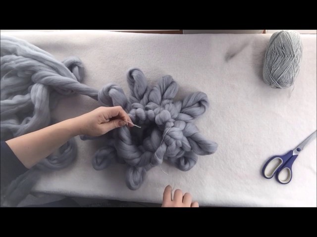 How to arm.hand knit a super chunky Merino wool pillow with BeCozi