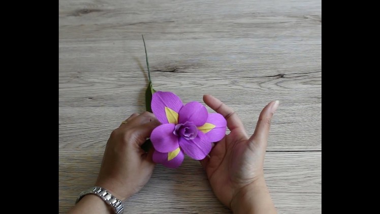 DIY Crepe Paper Flowers - Iris Tutorial