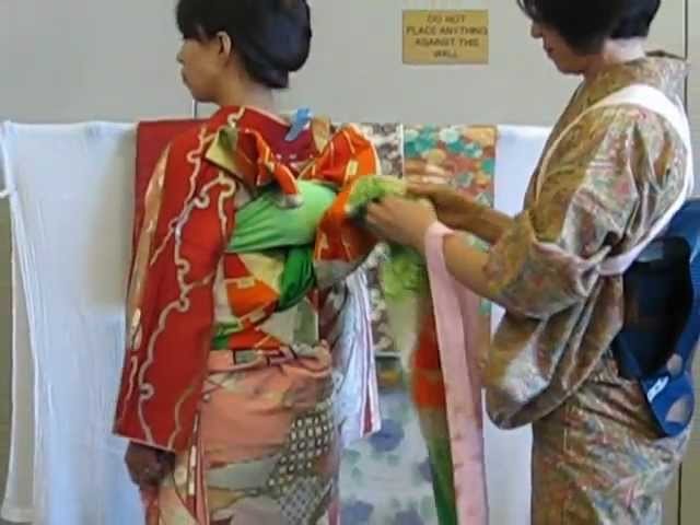 Japanese Kimono - how to put on a bird-style obi 