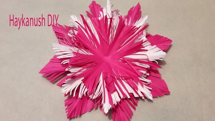 HOW TO MAKE A SNOWFLAKE OUT OF PAPER