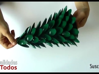 Make DIY Christmas tree with disposable spoons at home easily