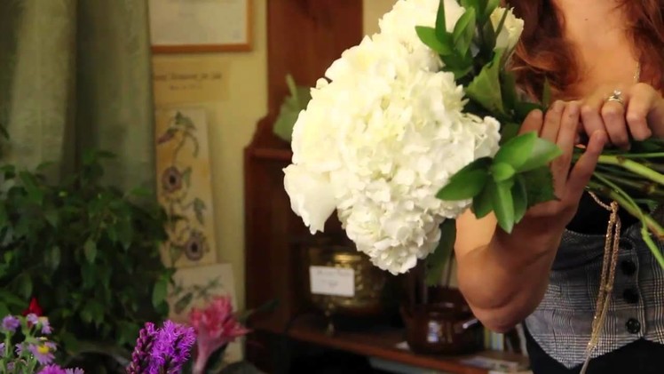 Wedding Flower Ideas : How to Make a Bridal Bouquet With Fresh Flowers
