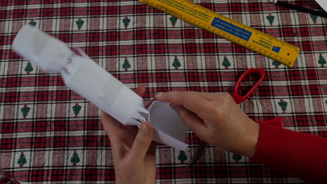 How to make a Christmas Cracker
