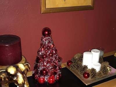 DIY Christmas tree ornament.Pino de Navidad con esferas